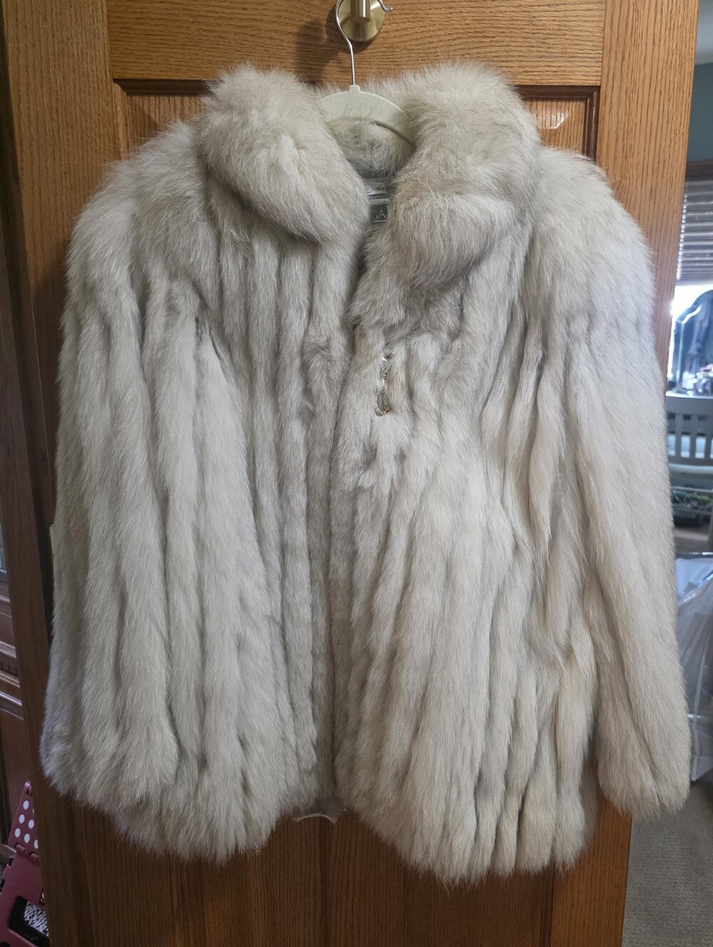 SAGA FOX Natural Blue Fox Fur Coat Finland 2X XXL Full Pelt Ivory Silver